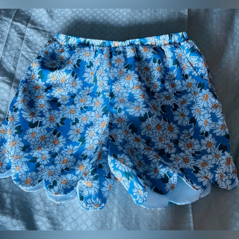 Girls Daisy Pattern Shorts